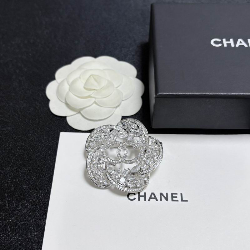 Chanel Brooch 09yxs81